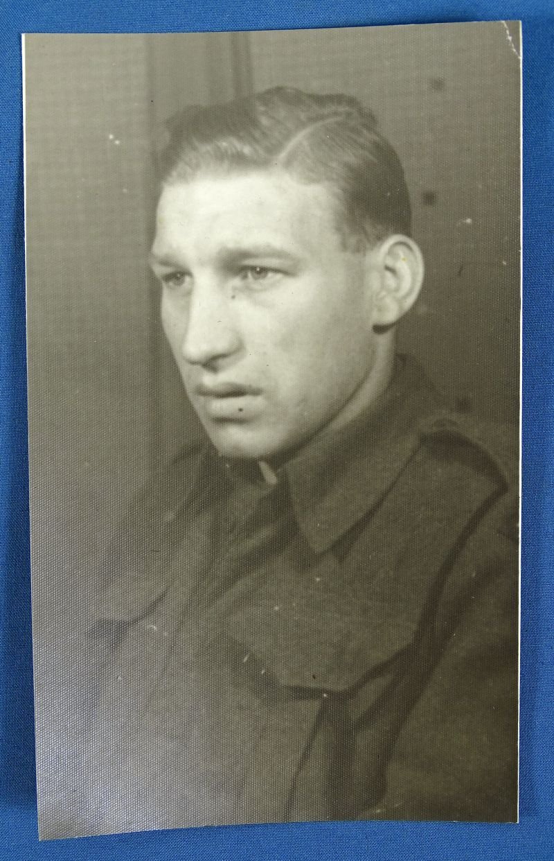 WWII Named Canadian 2nd Scottish MG Bn Medals, Documents, Insignia and Photograph Group — image 7