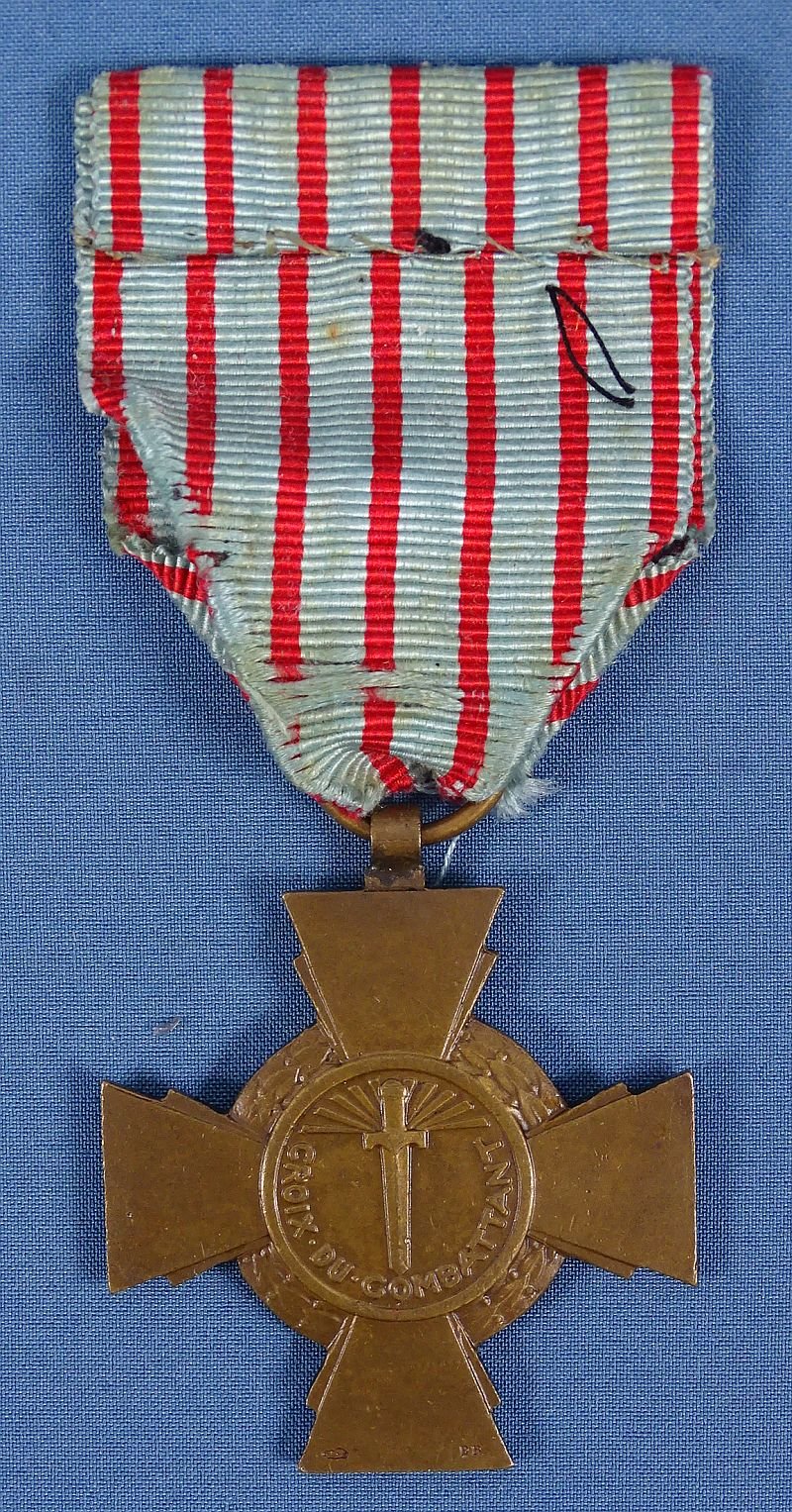 French Croix du Combattant Medal — image 2