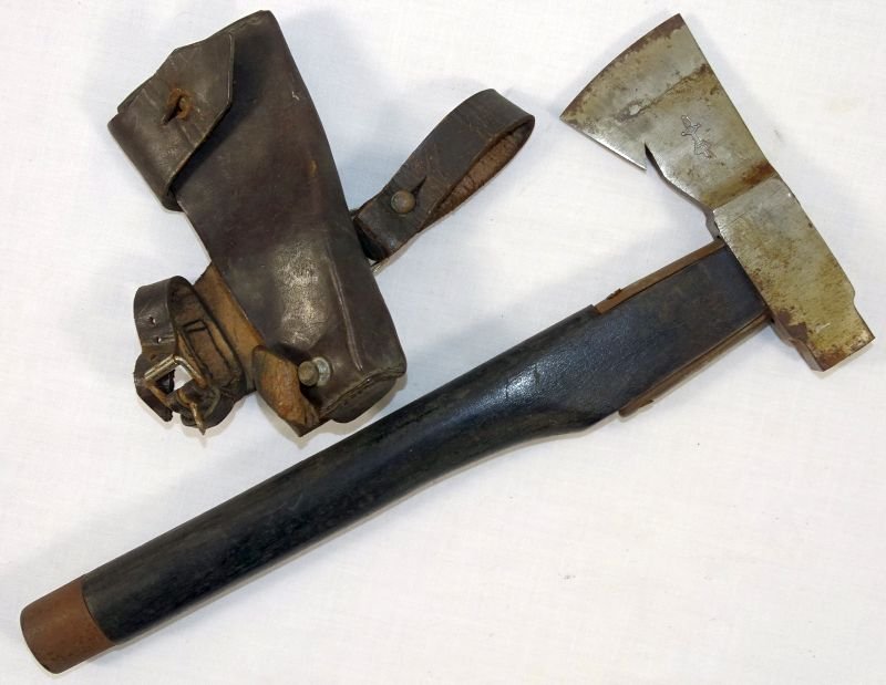 WWI Trench / Pioneer Ax with Cover — image 2