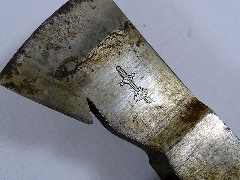 WWI Trench / Pioneer Ax with Cover — image 3