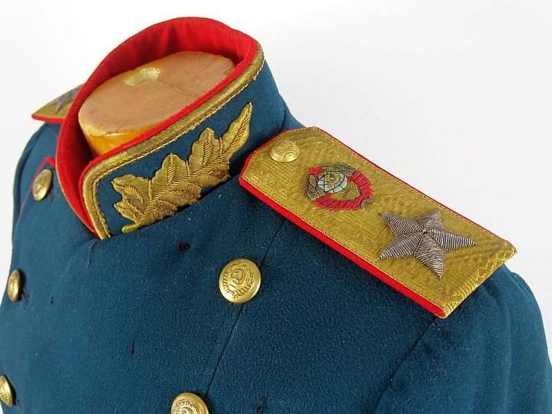 The Model 1945 'Victory Parade' Dress Uniform Tunic, Belt, and Visor Cap of Marshal of the Soviet Union Semyon Timoshenko — image 2