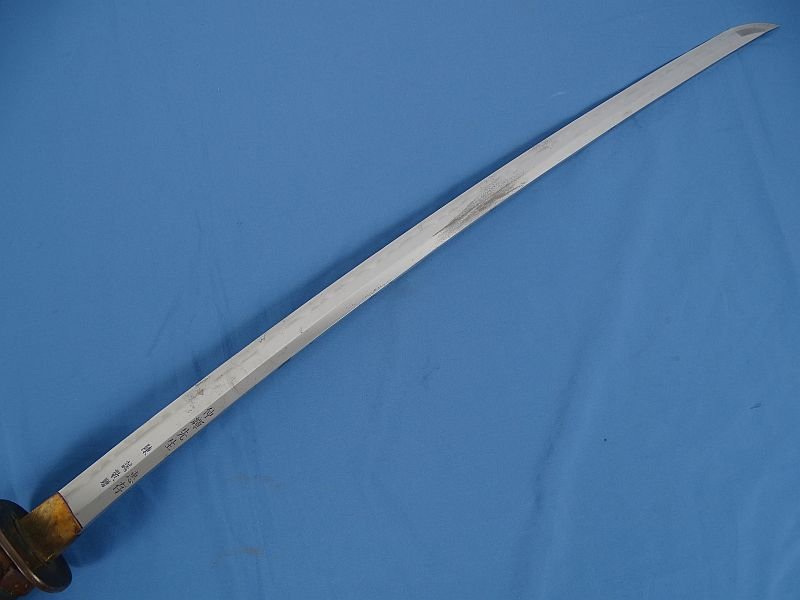 Signed Japanese Gendaito Sword with a Blade with Engraved Presentation in Leather Combat Scabbard Cover — image 4
