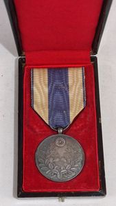 Cased Japanese 1909 Medal Commemorating Crown Prince Yoshihito's Trip to …