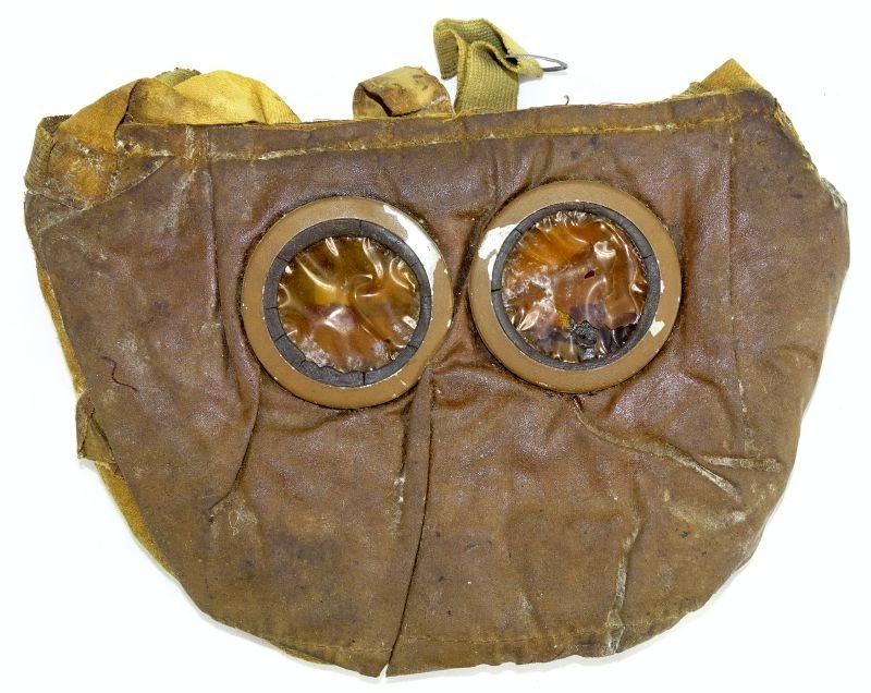 WWI French Model M2 Gas Mask in Carrying Bag — image 2