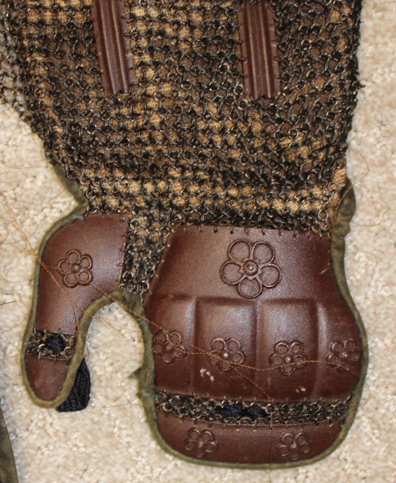 Japanese Edo Period Foot Soldier Samurai Armor With Helmet And Storage Box — image 18