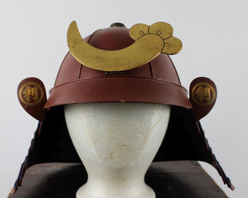 Japanese Edo Period Foot Soldier Samurai Armor With Helmet And Storage Box — image 4