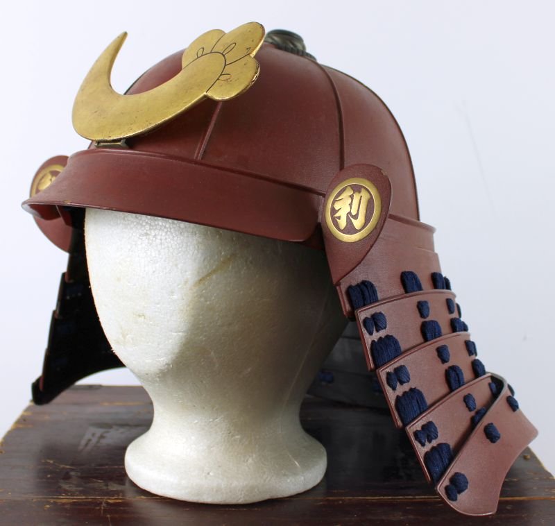 Japanese Edo Period Foot Soldier Samurai Armor With Helmet And Storage Box — image 5