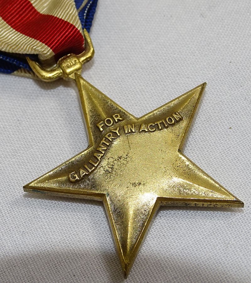 WWI Distinguished Service Cross / Silver Star / WWII Purple Heart Medal and Insignia Group — image 5