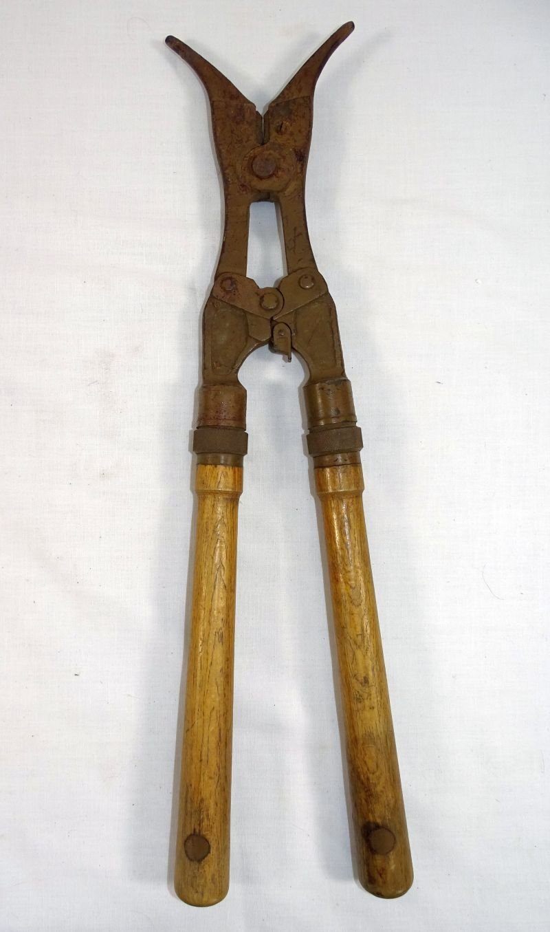 WWII Japanese Military Wire Cutters And Pouch — image 6