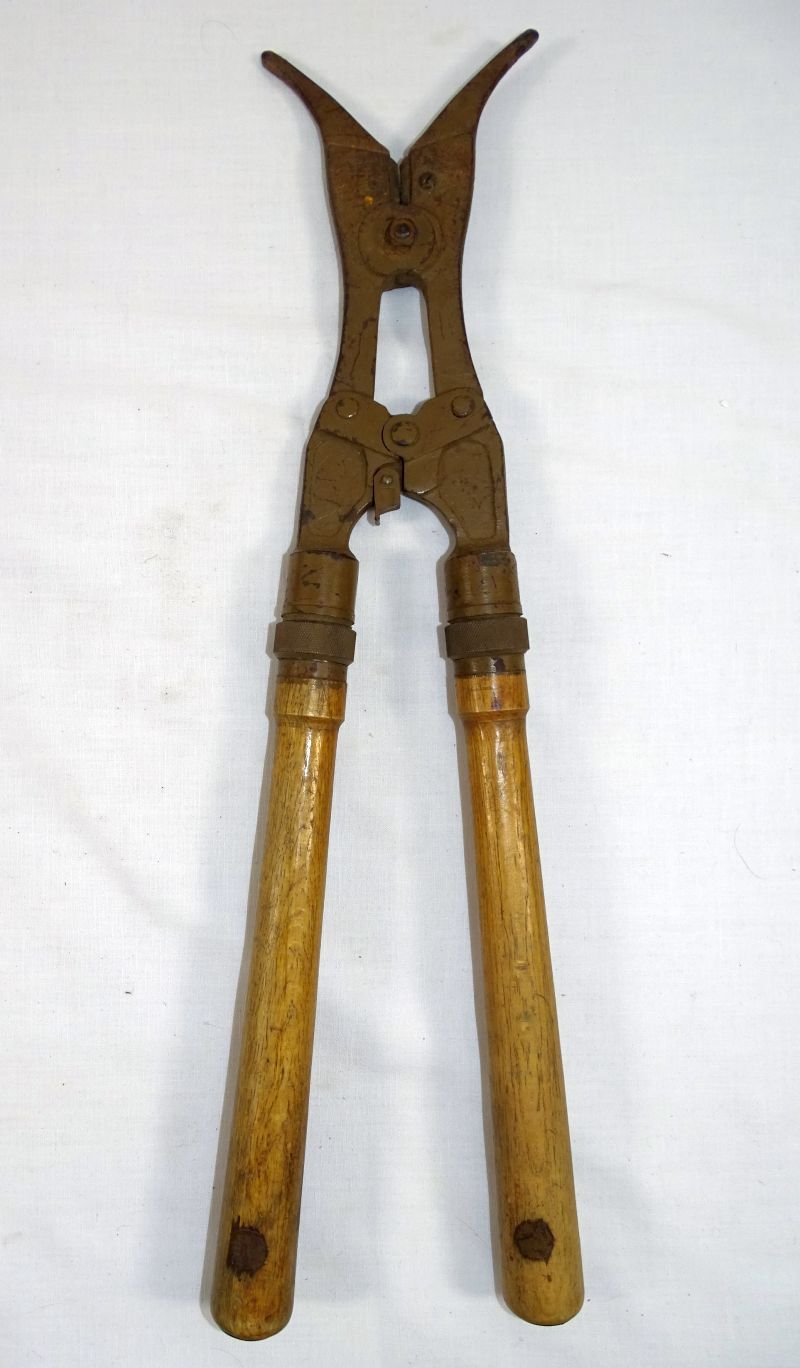 WWII Japanese Military Wire Cutters And Pouch — image 7