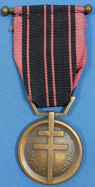 WWII French Resistance Document, Medal & Insignia Group — image 2