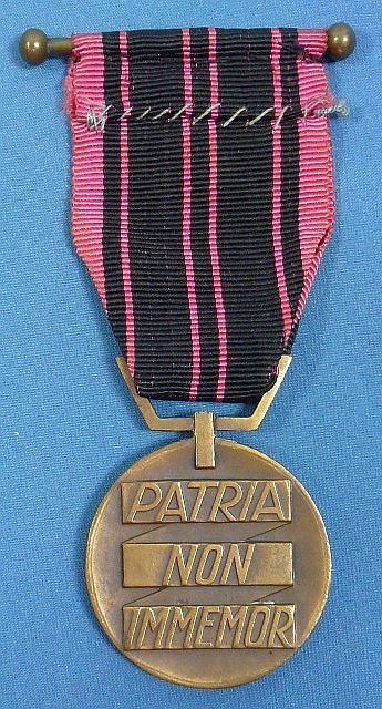 WWII French Resistance Document, Medal & Insignia Group — image 3