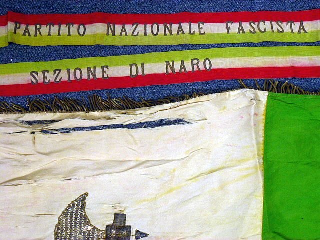 Italian Fascist Embroidered Silk Flag with Streamers — image 3
