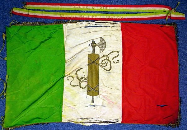 Italian Fascist Embroidered Silk Flag with Streamers — image 5