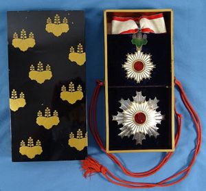 Cased Japanese Order of the Rising Sun 2nd Class Set