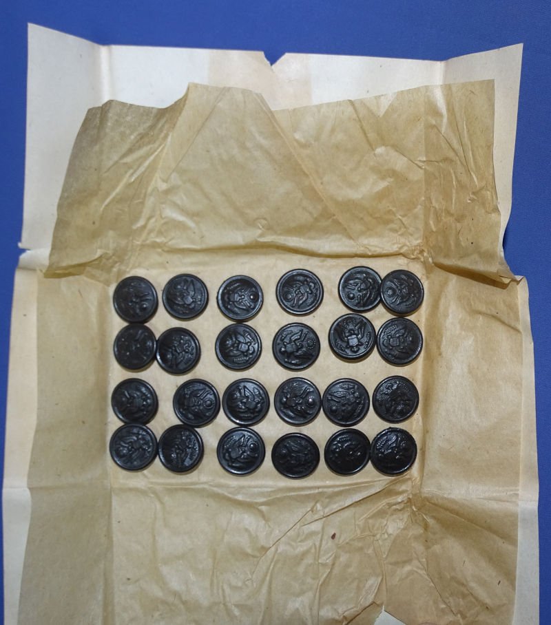 WWI Small Army Uniform Buttons in Original Wrapper 24pcs — image 2