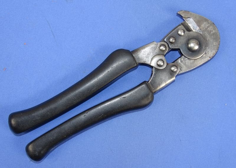 1945 Dated Wire Cutters in 1944 Dated Belt Pouch — image 2