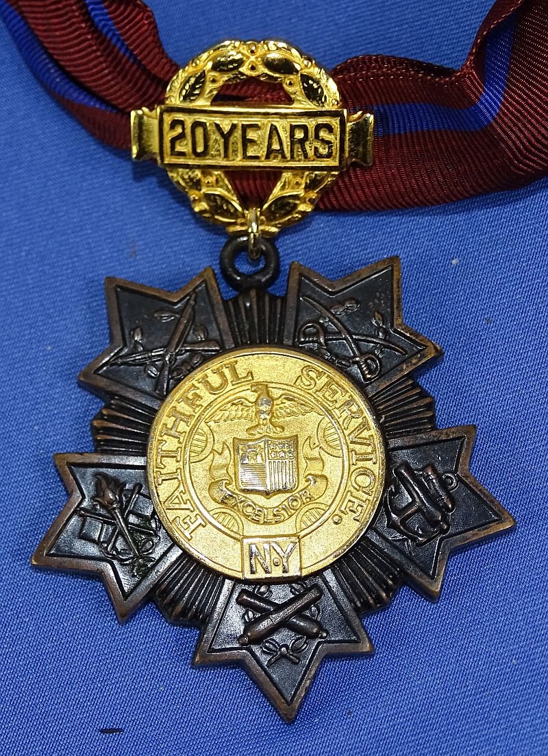 Numbered New York State Faithful Service Medal – Bronze With 10 Karat Gold '20 Year' Suspension and Center — image 2
