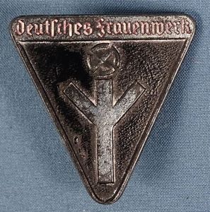 Deutsches Frauenwerk Painted Member Badge RZM M1/148