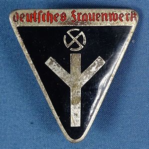 Deutsches Frauenwerk Badge RZM M1/105