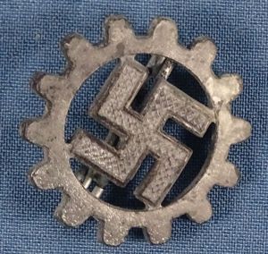 Small DAF Member Badge RZM M1/34