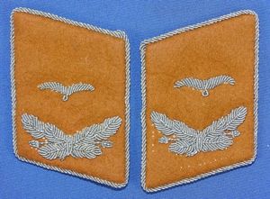 Pair of Luftwaffe Signals Leutnant Collar Tabs