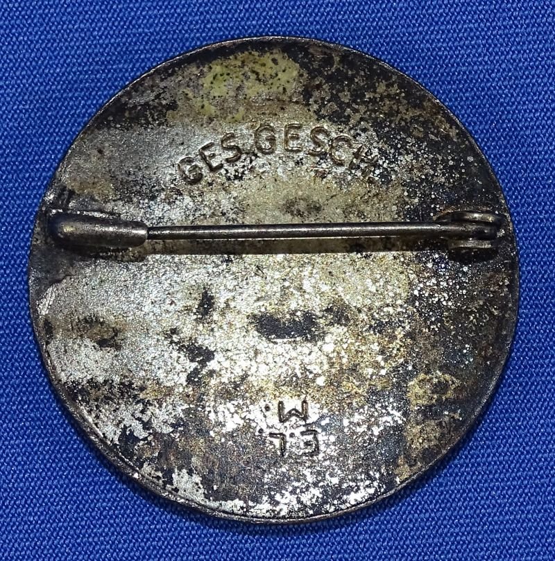 Third Reich Red Cross Helferin Enamel Badge — image 2