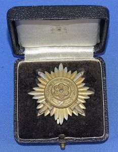 Cased Eastern Peoples Decoration First Class with Swords