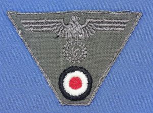 German Army EM/NCO Trapezoid M43 / Overseas Cap Insignia