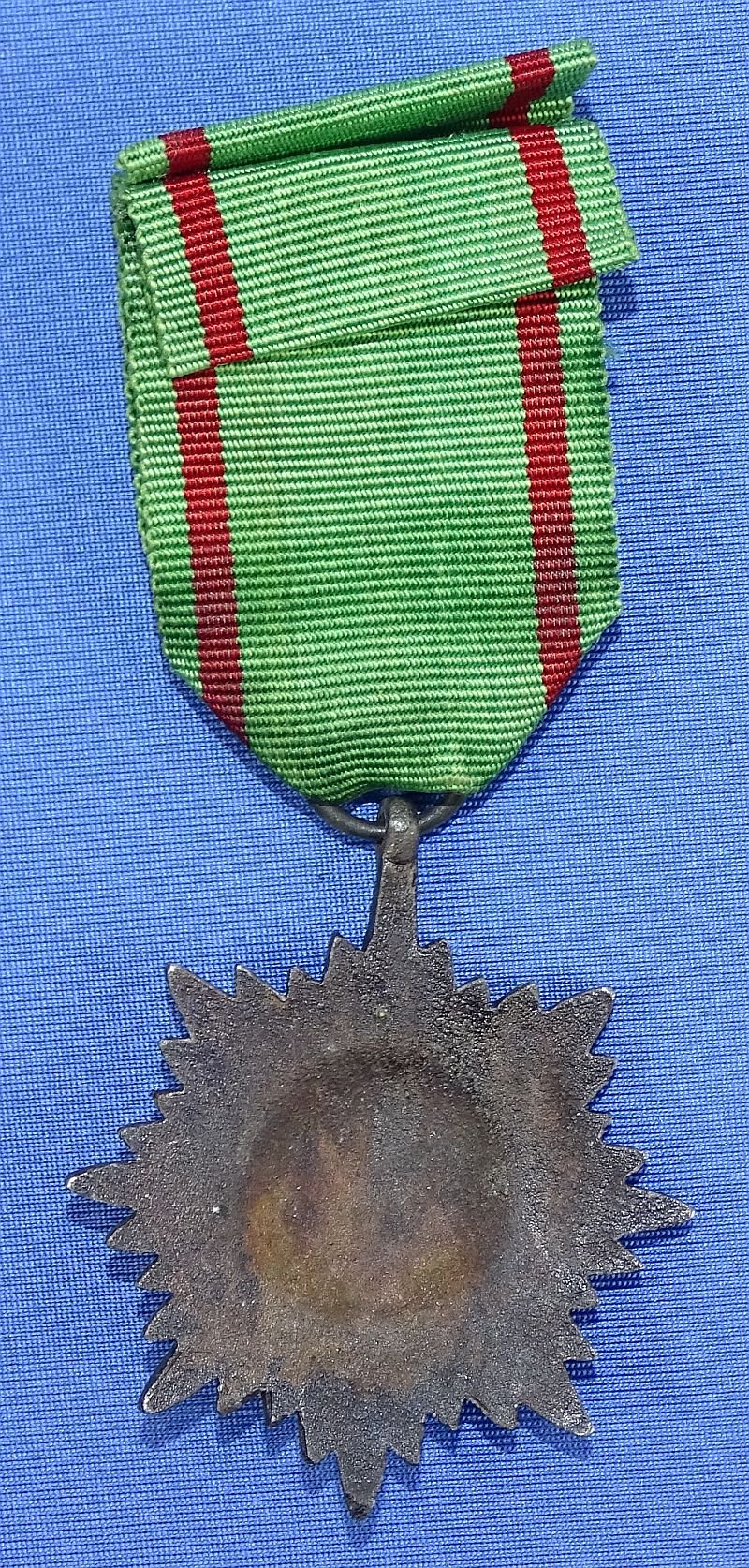 Third Reich Eastern Peoples Medal 2nd Class in Gold with Swords — image 2