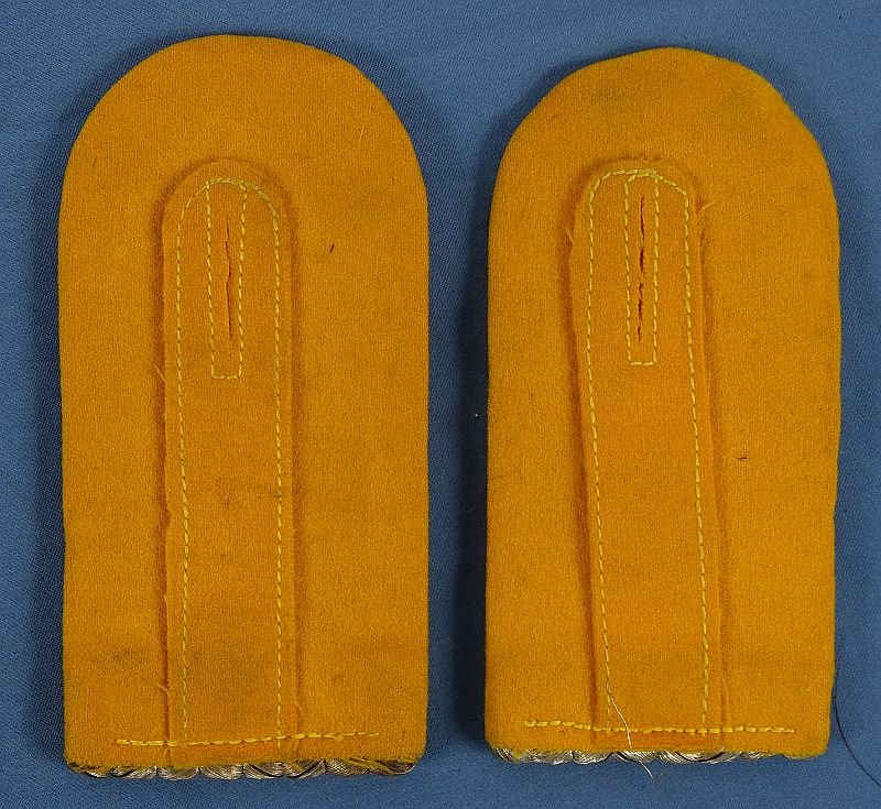 Pair of Imperial German Leutnant Slip On Shoulder Boards — image 2