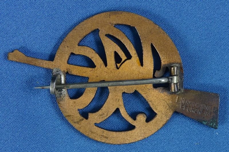 1932 Deutscher Schutzenbund German Shooting Association Gaumeister Klein Kaliber Award Badge by Schmidhaussler — image 2