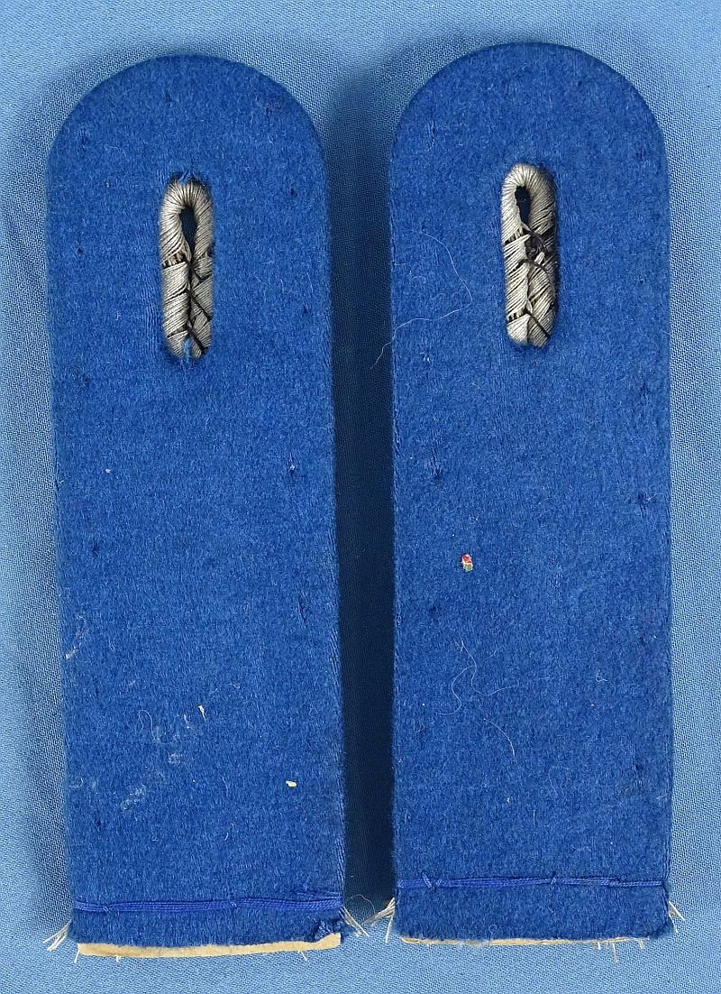 Pair of German Army Truppensonderdienst Administrative Officer Sew In Shoulder Straps — image 2