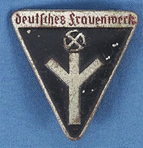 Deutsches Frauenwerk Member Badge RZM M1/157