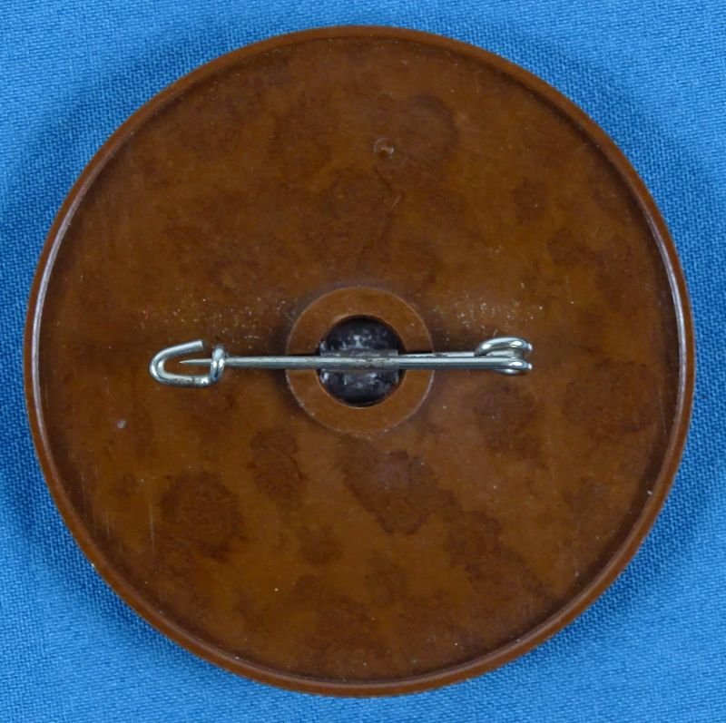 1936-1937 Gau Halle-Merseburg Winterhilfswerk Plastic Tinnie — image 2