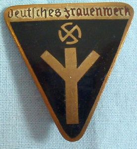 Deutsches Frauenwerk Badge RZM M1/127
