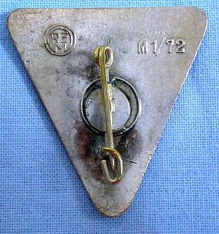 Deutsches Frauenwerk Badge RZM M1/72 — image 2