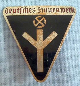 Deutsches Frauenwerk Badge RZM M1/72