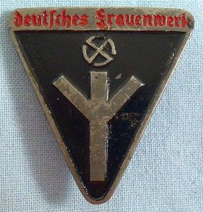 Painted Deutsches Frauenwerk Badge RZM M1/153