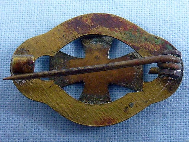 Hoch Deutschland 1915 Iron Cross Pin — image 2