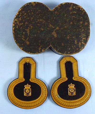 Boxed Imperial Prussian Official's Shoulder Paddle Set — image 2