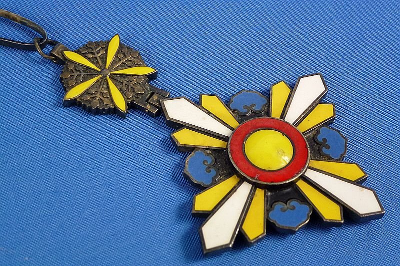Manchukuo Order of the Auspicious Clouds 3rd Class — image 2