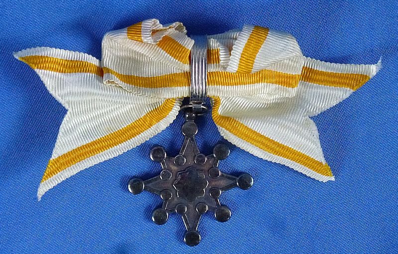 Cased Japanese Ladies Order of the Sacred Treasure Eighth Class — image 2