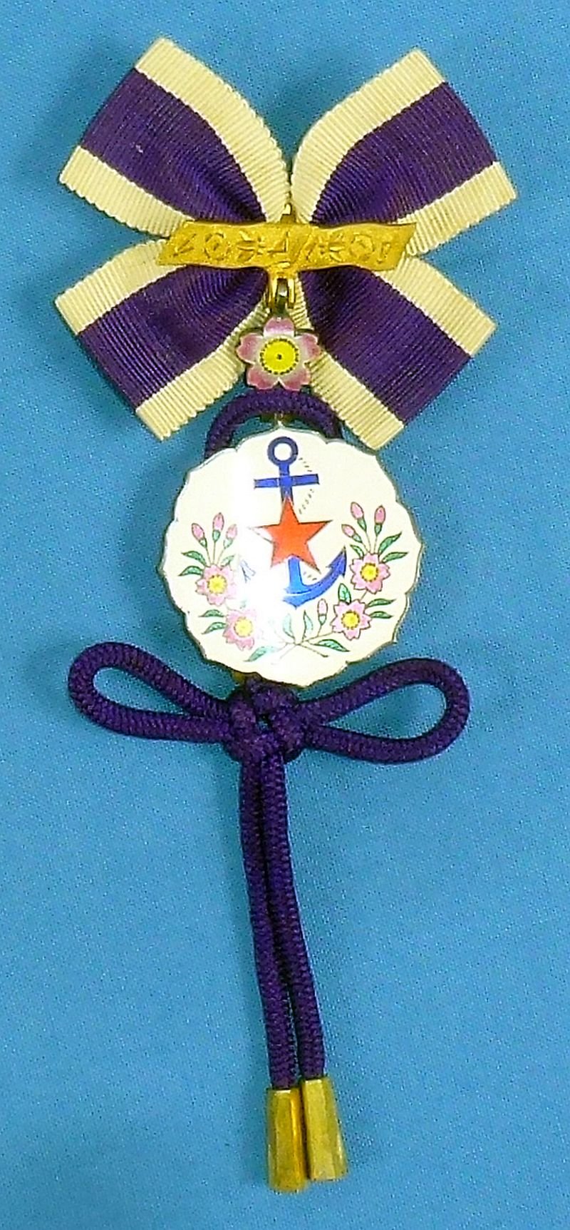 Cased WWII Japanese Patriotic Women's Association Distinguished Service Badge — image 2