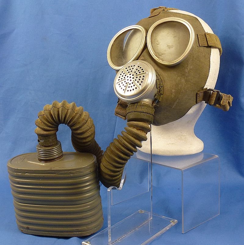 Rare WWII Japanese Navy Gas Mask in Carrying Bag — image 2