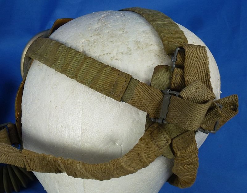 Rare WWII Japanese Navy Gas Mask in Carrying Bag — image 7