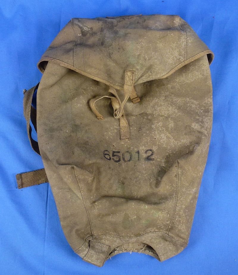 Rare WWII Japanese Navy Gas Mask in Carrying Bag — image 9