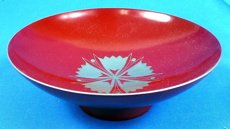 Large Boxed Japanese Lacquer Sake Cup – Onshi Saiseikai, Imperial Gift Foundation — image 3