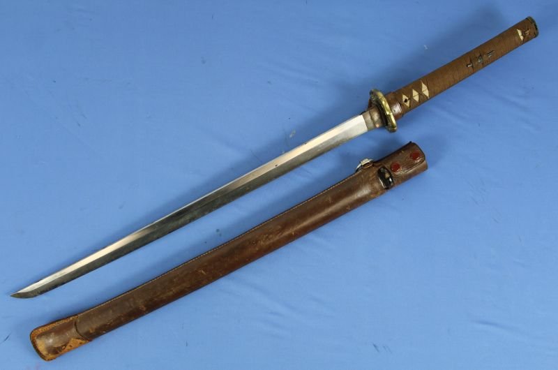 WWII Japanese Army Officer Shin Gunto Sword in Leather Combat Scabbard Cover — image 3