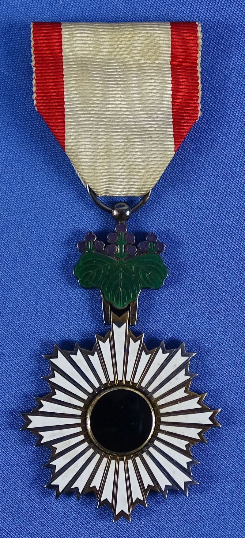 Cased Japanese Order of the Rising Sun 5th Class — image 2